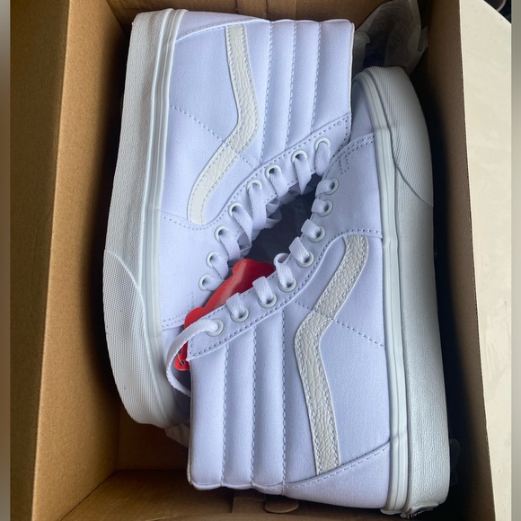 Vans Sk8-Hi, True White, Size 6 men/7.5 women - Picture 4 of 6